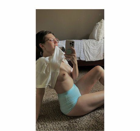 Girloncinema