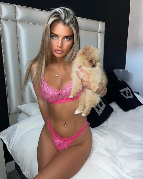 Mia Woodhall