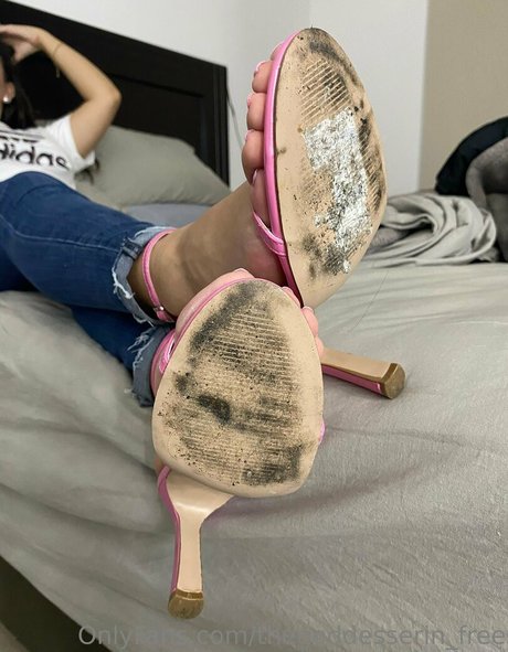 Foto di nudo di fuga di OnlyFans di Thegoddesserinfree