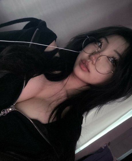Foto di nudo di fuga di OnlyFans di Yurasweb