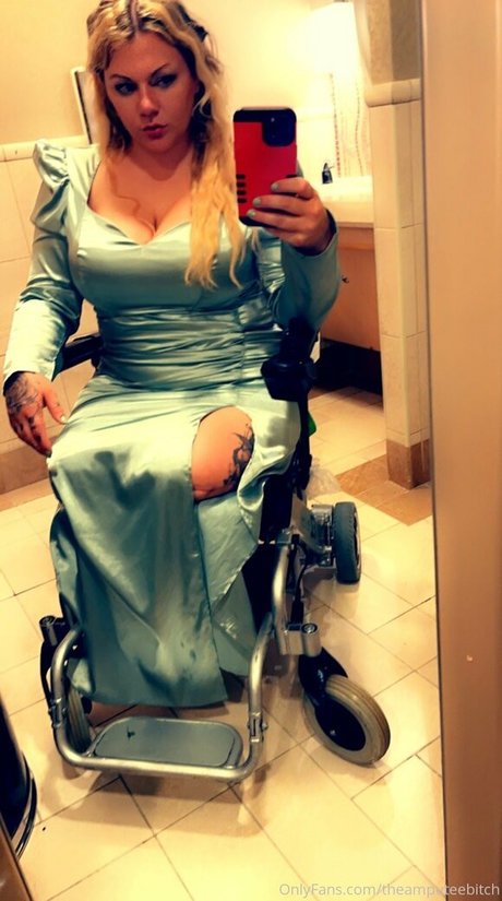 Foto di nudo di fuga di OnlyFans di Theamputeebitch