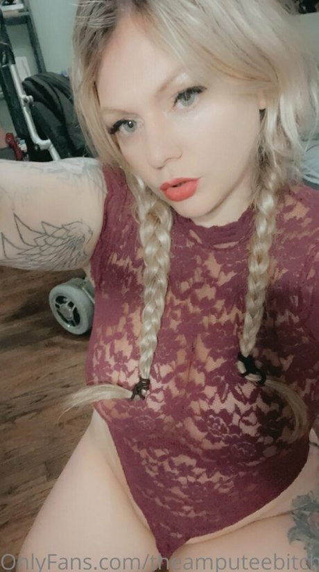 Foto di nudo di fuga di OnlyFans di Theamputeebitch