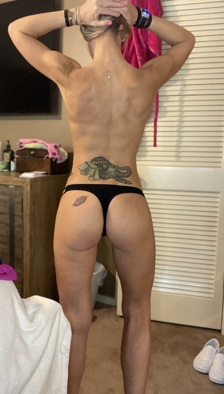 Foto di nudo di fuga di OnlyFans di Fitwife1983