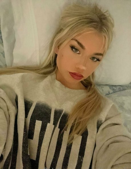 Foto di nudo di fuga di OnlyFans di Emilyyhearts