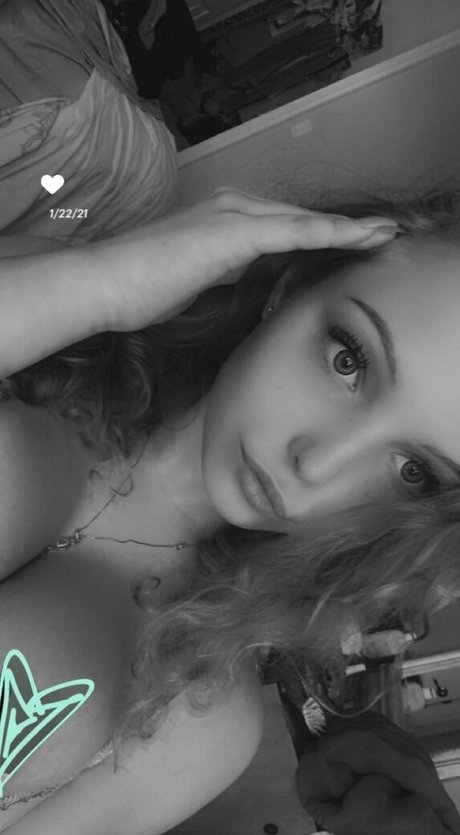 Foto di nudo di fuga di OnlyFans di Evieerikson