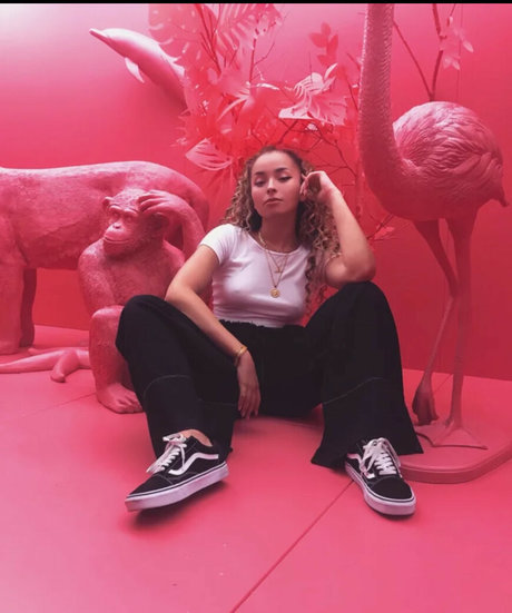 Foto di nudo di fuga di OnlyFans di Ella Eyre