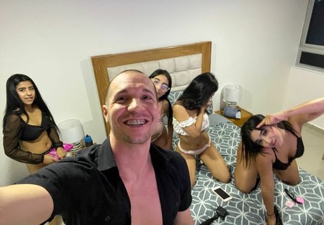 Foto di nudo di fuga di OnlyFans di Travelvids