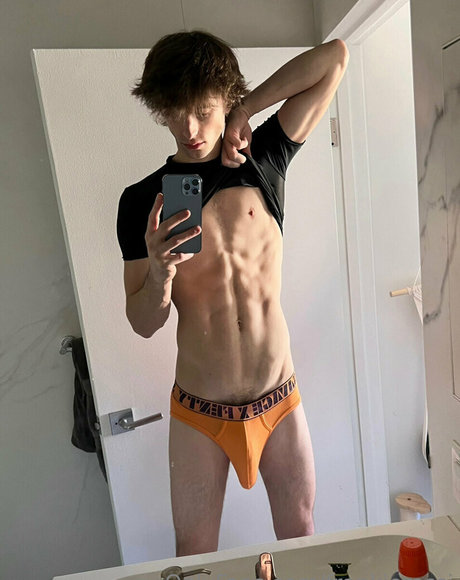 Foto di nudo di fuga di OnlyFans di Frankierossi