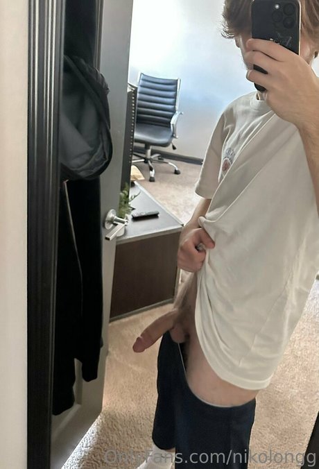 Foto di nudo di fuga di OnlyFans di Nikolongg
