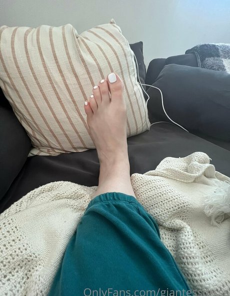 Foto di nudo di fuga di OnlyFans di Giantesstessa