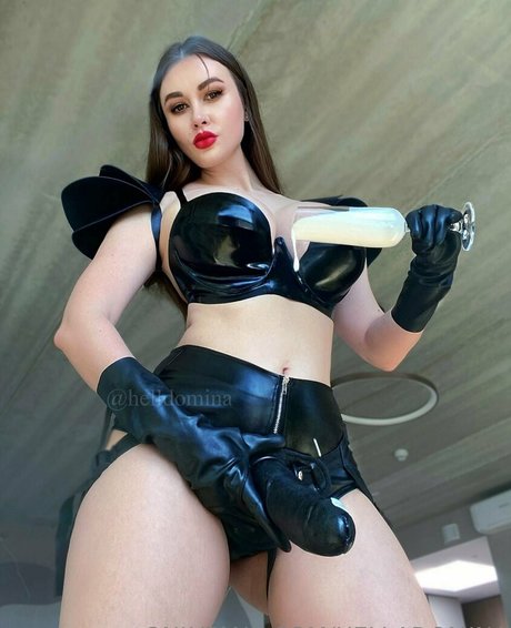 Foto di nudo di fuga di OnlyFans di Helladomina