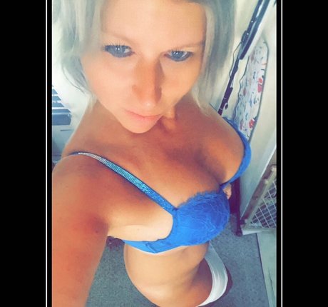 Foto di nudo di fuga di OnlyFans di Bikerchik250