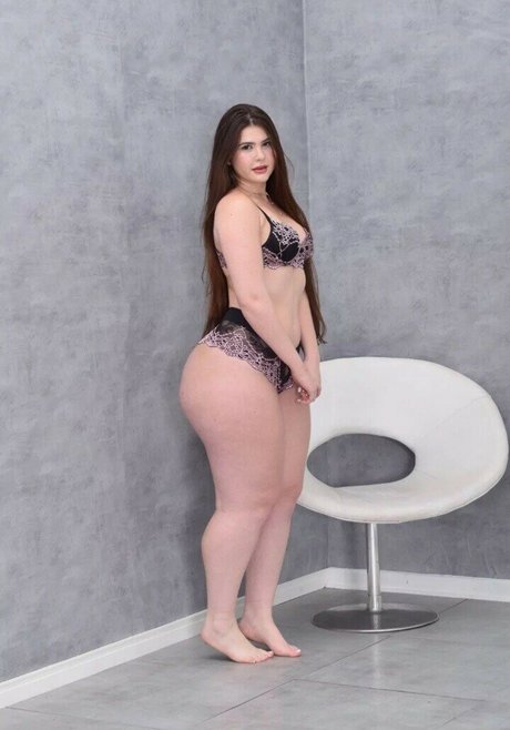 Foto di nudo di fuga di OnlyFans di Nicolle Caroline