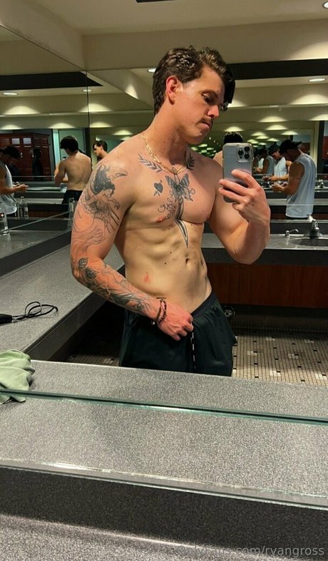 Foto di nudo di fuga di OnlyFans di Ryangross