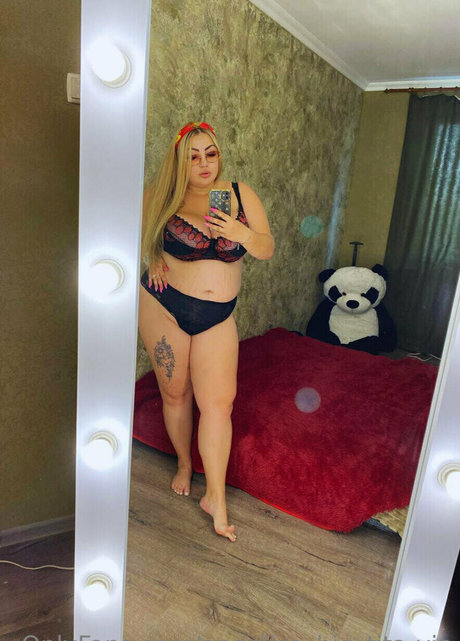Foto di nudo di fuga di OnlyFans di Angelicabigtitsvip