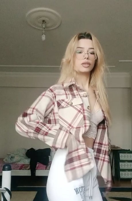 Foto di nudo di fuga di OnlyFans di Ceyda690