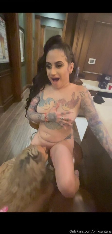 Foto di nudo di fuga di OnlyFans di Pinksantana