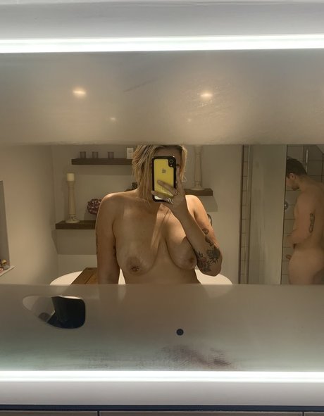 Foto di nudo di fuga di OnlyFans di Ccesca