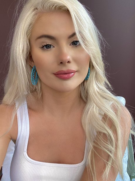 Foto di nudo di fuga di OnlyFans di Riley Sinclair