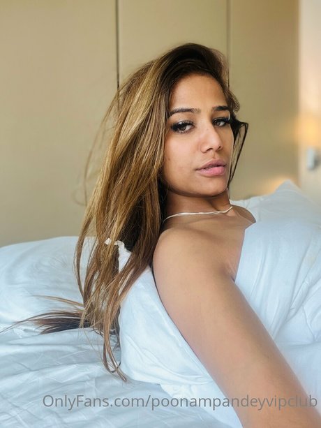 Foto di nudo di fuga di OnlyFans di Poonam Pandey
