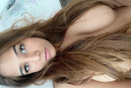 Foto di nudo di fuga di OnlyFans di Poonam Pandey