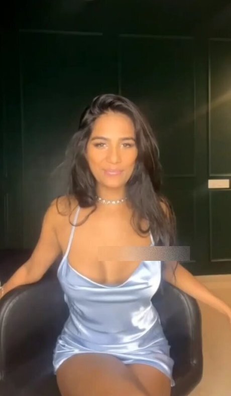 Foto di nudo di fuga di OnlyFans di Poonam Pandey