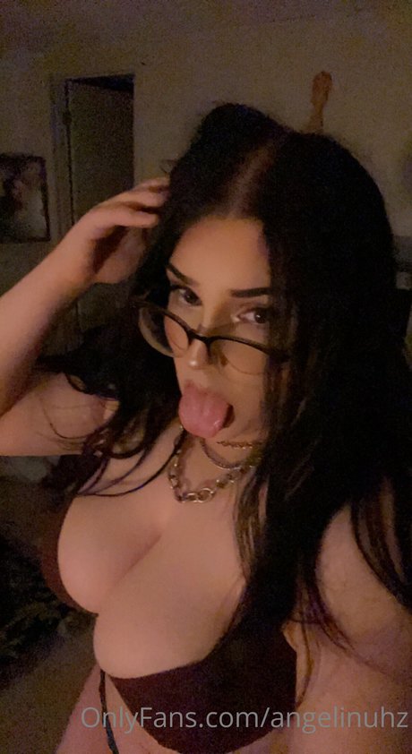Foto di nudo di fuga di OnlyFans di Angelinuhz