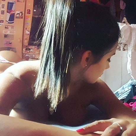 Foto di nudo di fuga di OnlyFans di Antonella Victoria Corleto