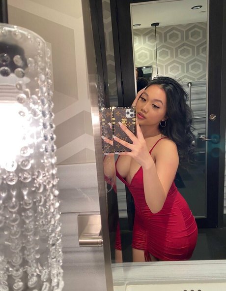 Foto di nudo di fuga di OnlyFans di Adorenhi