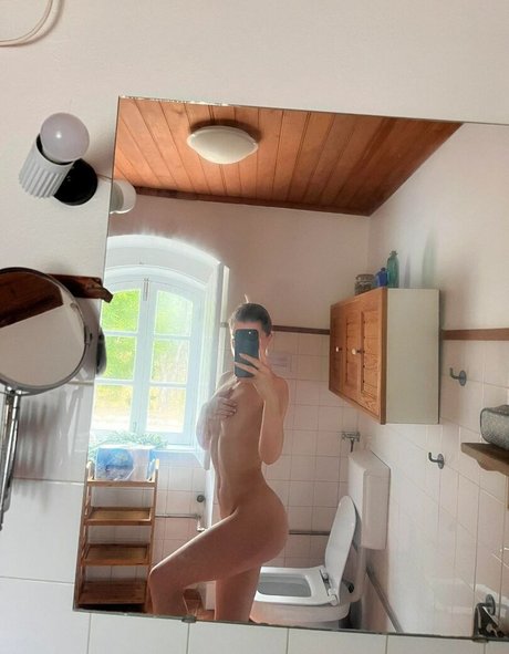 Foto di nudo di fuga di OnlyFans di Lovelylaure