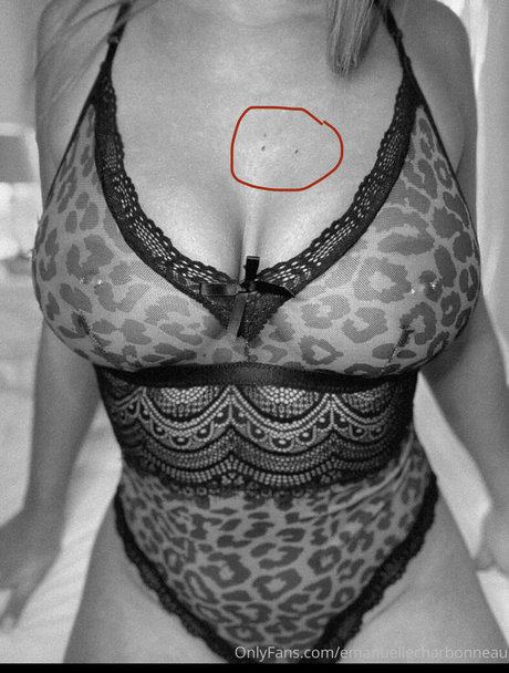 Foto di nudo di fuga di OnlyFans di Emanuelle Charboneau