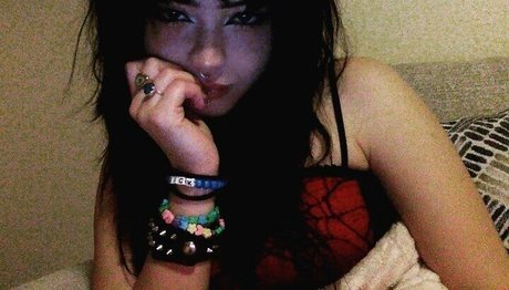 Foto di nudo di fuga di OnlyFans di Vampir3kitt3n