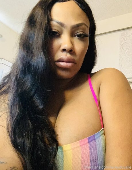 Foto di nudo di fuga di OnlyFans di Lacey Duvalle