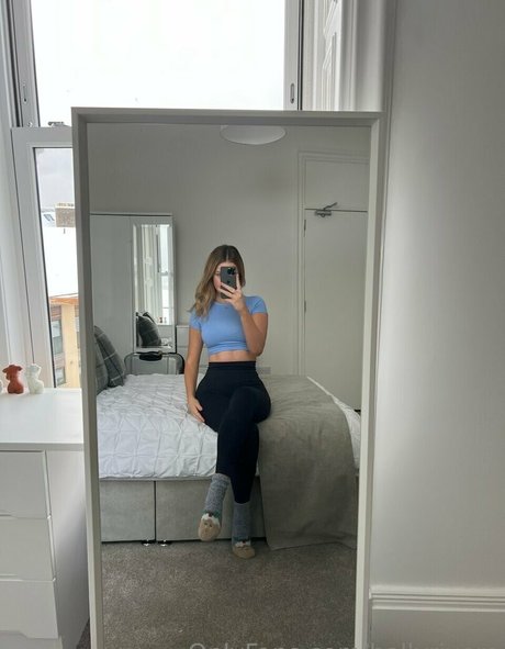 Foto di nudo di fuga di OnlyFans di Holly Rivers