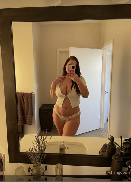 Foto di nudo di fuga di OnlyFans di Changoodie