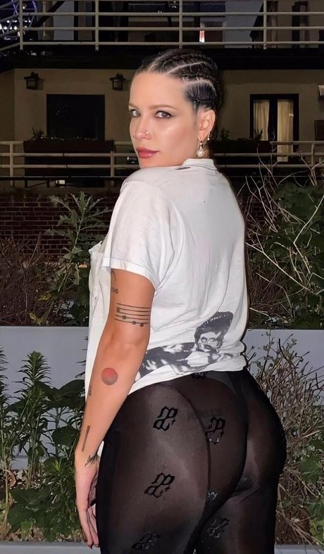 Foto di nudo di fuga di OnlyFans di Halsey