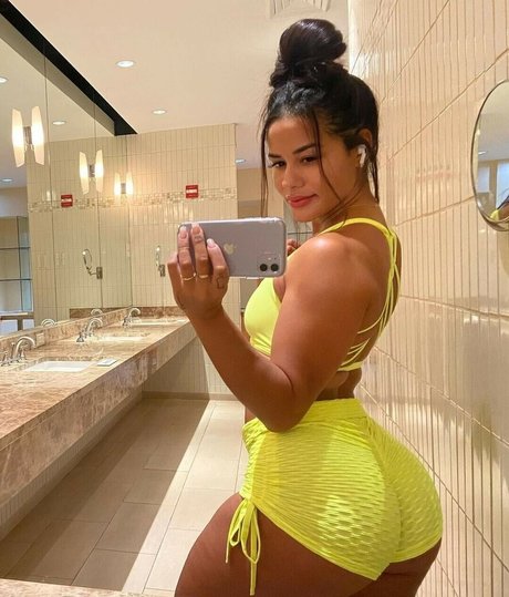 Foto di nudo di fuga di OnlyFans di Katya Elise Henry