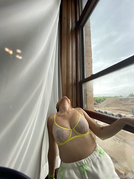 Foto di nudo di fuga di OnlyFans di Ka Lia Universe