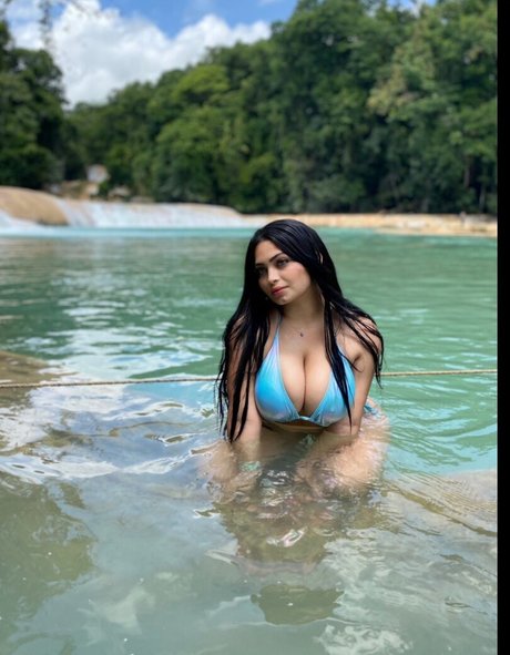 Foto di nudo di fuga di OnlyFans di Loveusina