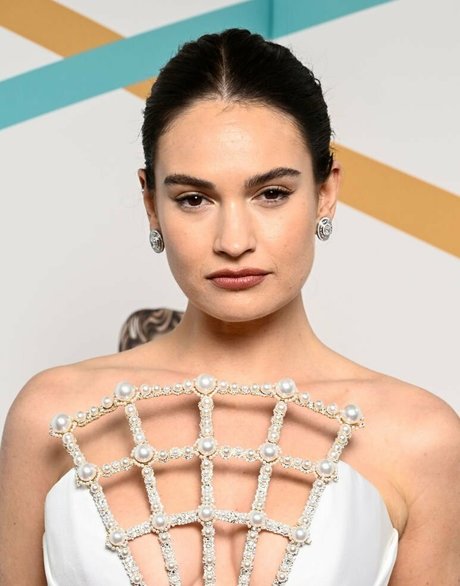 Foto di nudo di fuga di OnlyFans di Lily James