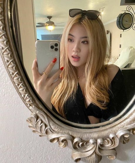 Foto di nudo di fuga di OnlyFans di Allissa Shin