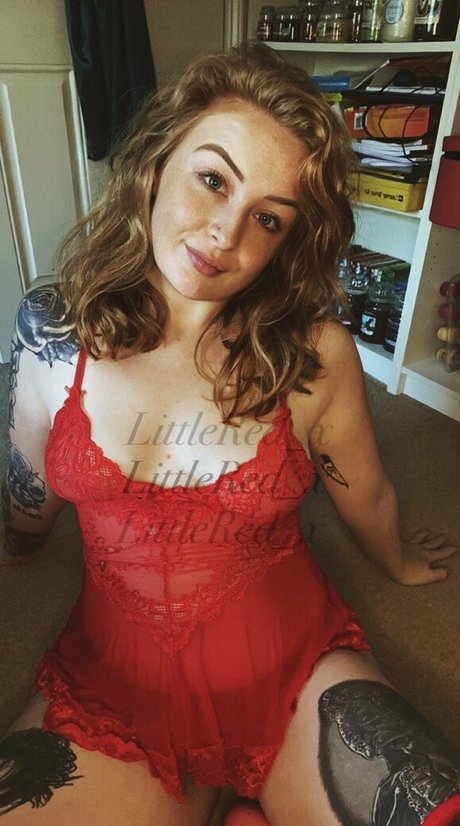 Foto di nudo di fuga di OnlyFans di Littleredx