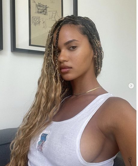 Foto di nudo di fuga di OnlyFans di Juliana Nalu