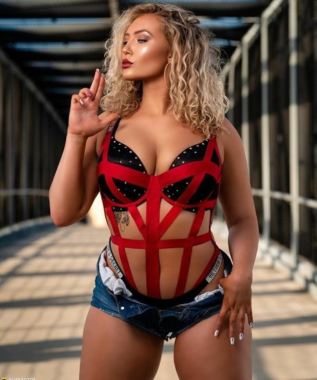 Foto di nudo di fuga di OnlyFans di Nikkita Lyons