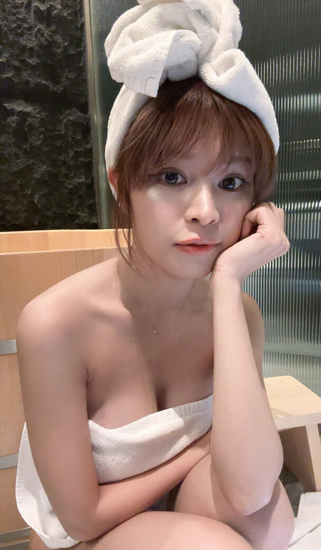 Foto di nudo di fuga di OnlyFans di Mingmihoo