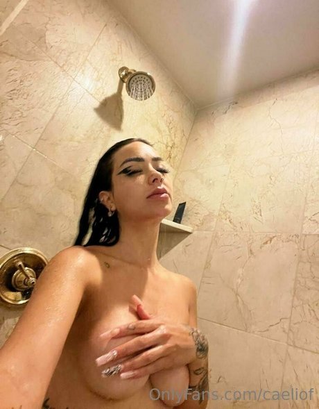 Foto di nudo di fuga di OnlyFans di Caelike