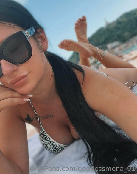 Foto di nudo di fuga di OnlyFans di Goddessmona91