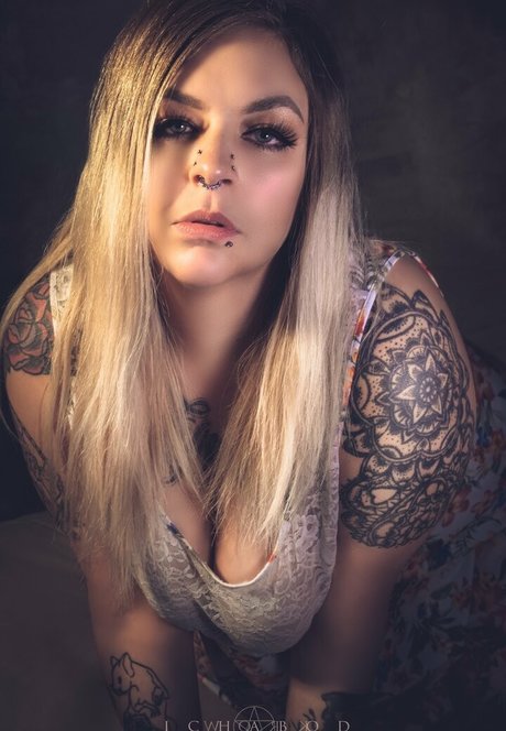Foto di nudo di fuga di OnlyFans di Inkedshyvixen