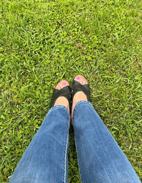 Foto di nudo di fuga di OnlyFans di Wifeyassandfeet