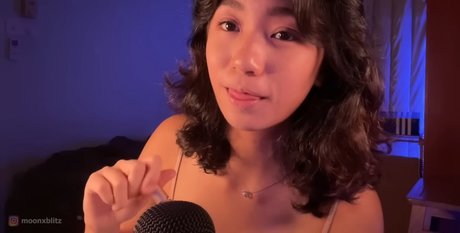 Foto di nudo di fuga di OnlyFans di Moon Blitz Asmr